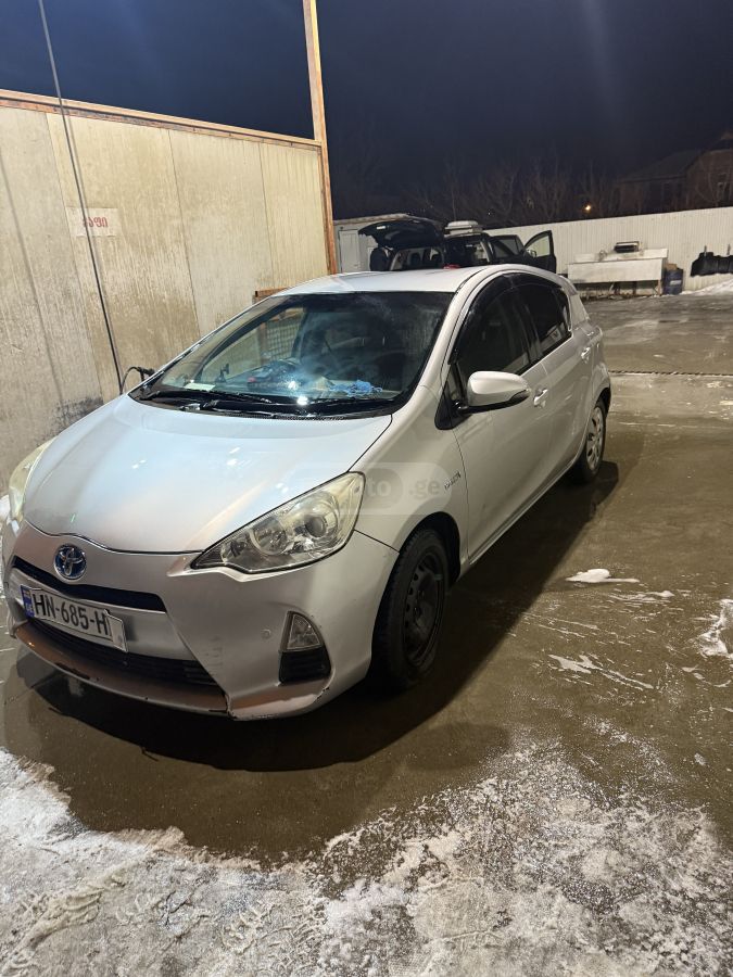 Toyota Aqua 2012 — photo 2