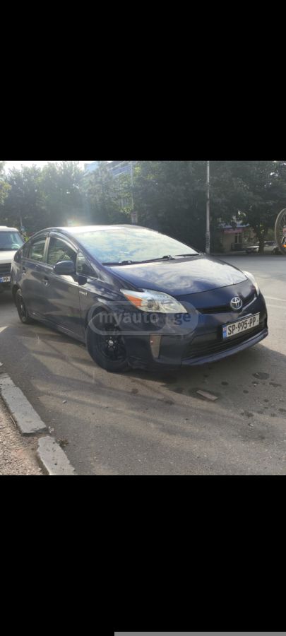Toyota Prius 2014 — photo 2