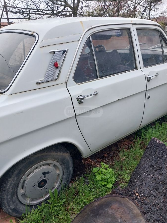 GAZ 24 1983 — photo 2