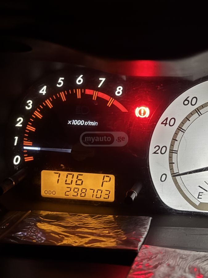 Toyota Ist 2004 — photo 2