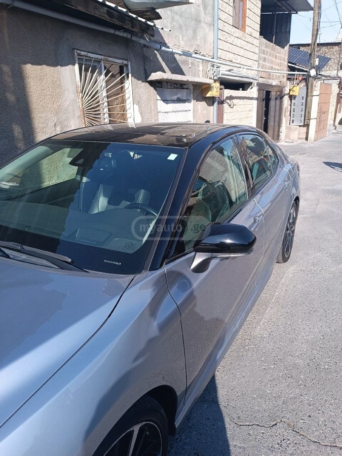 Toyota Camry 2019 — photo 2