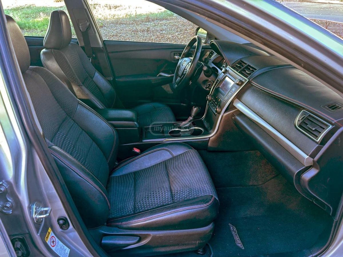 Toyota Camry 2016 — photo 2