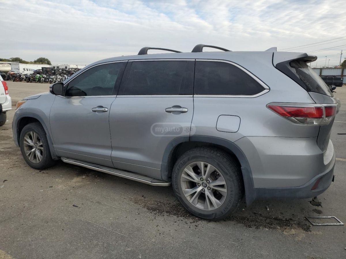 Toyota Highlander 2016 — photo 2