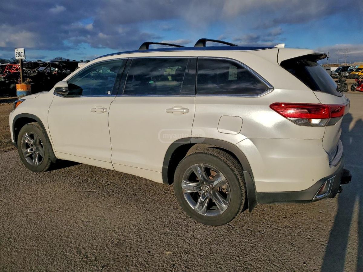 Toyota Highlander 2018 — photo 2