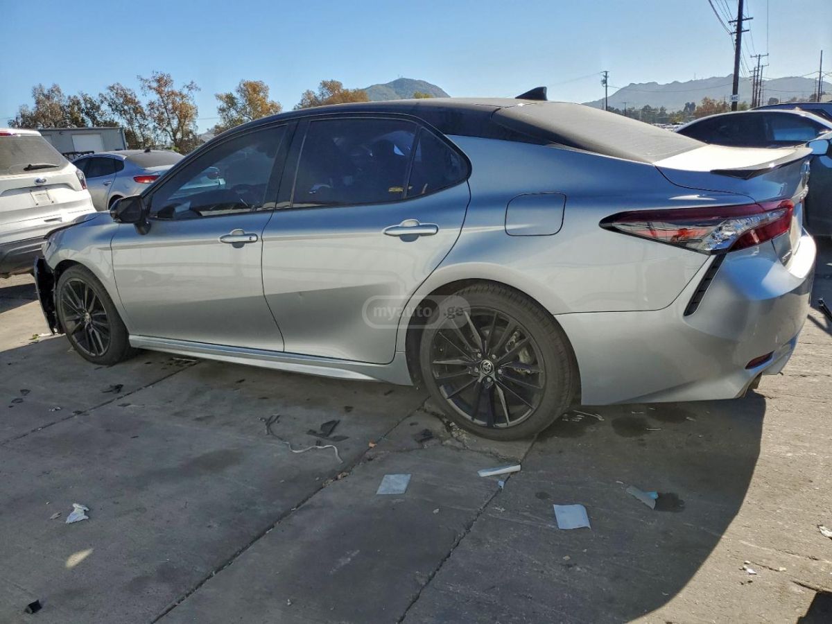 Toyota Camry 2023 — photo 2
