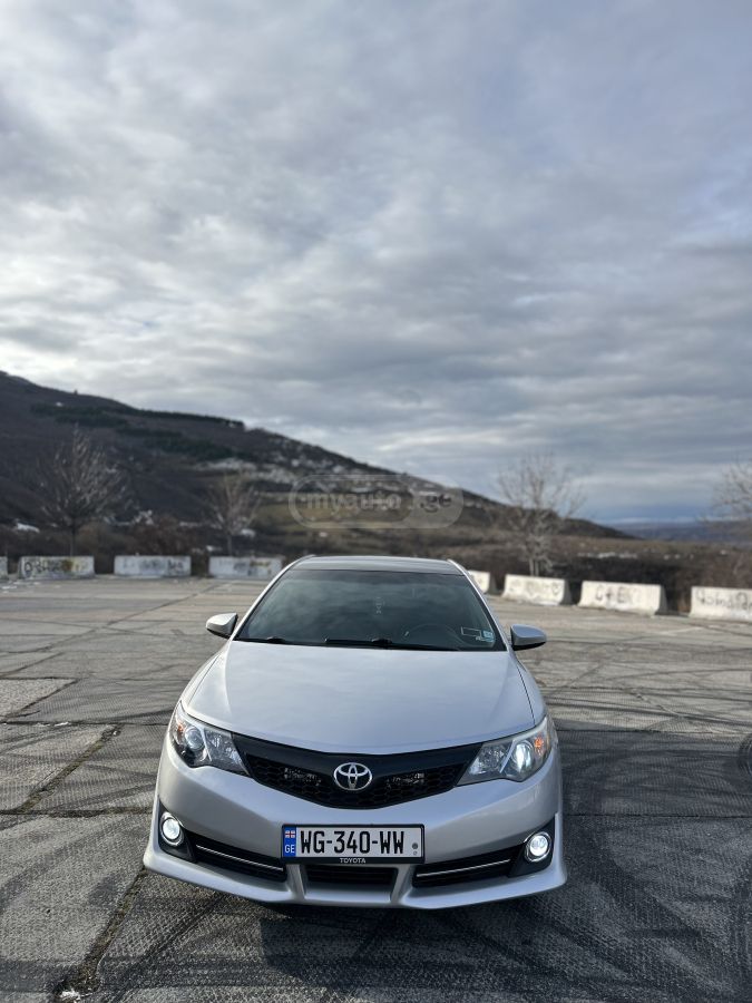 Toyota Camry 2014 — photo 2