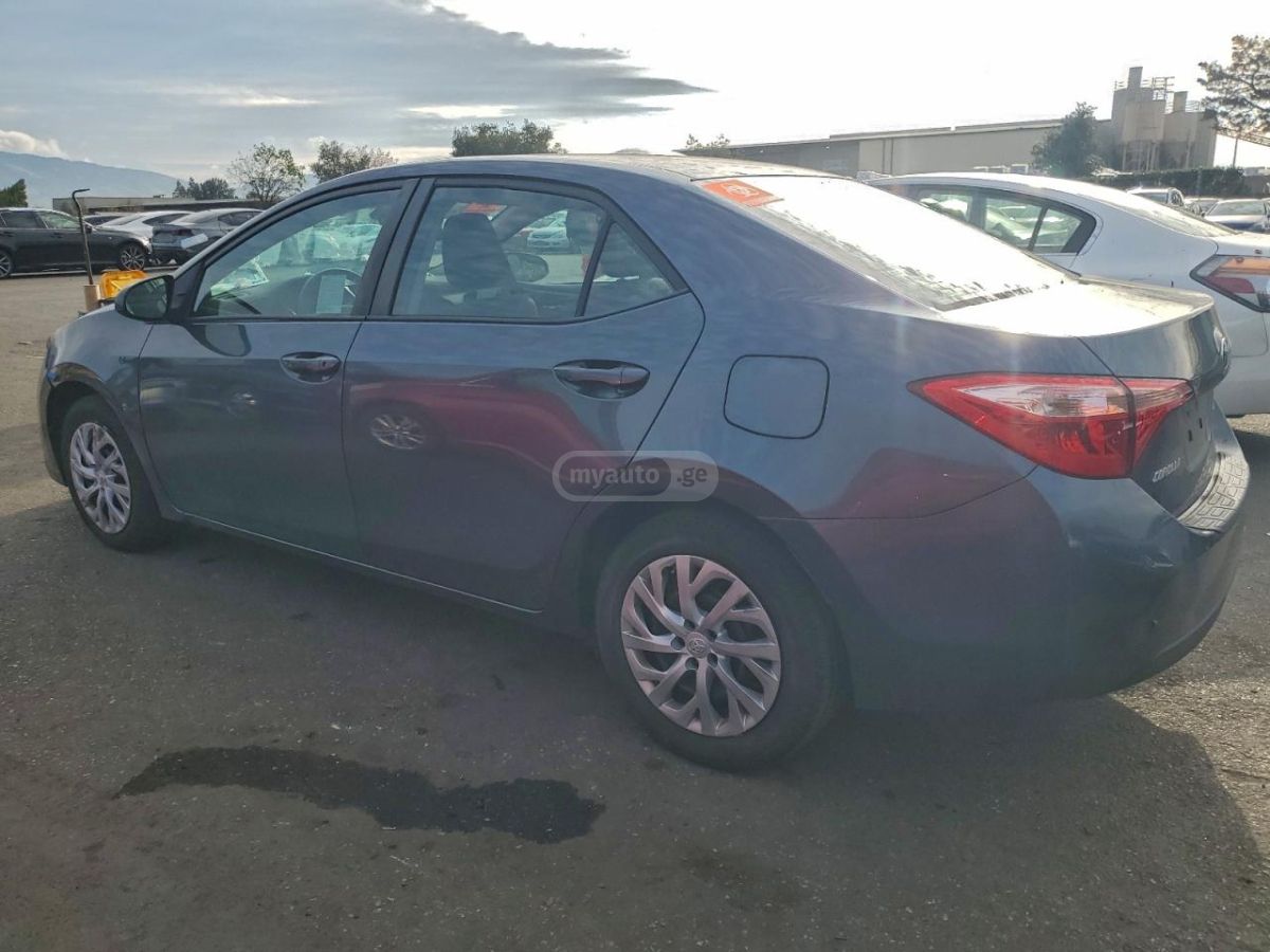 Toyota Corolla 2018 — photo 2