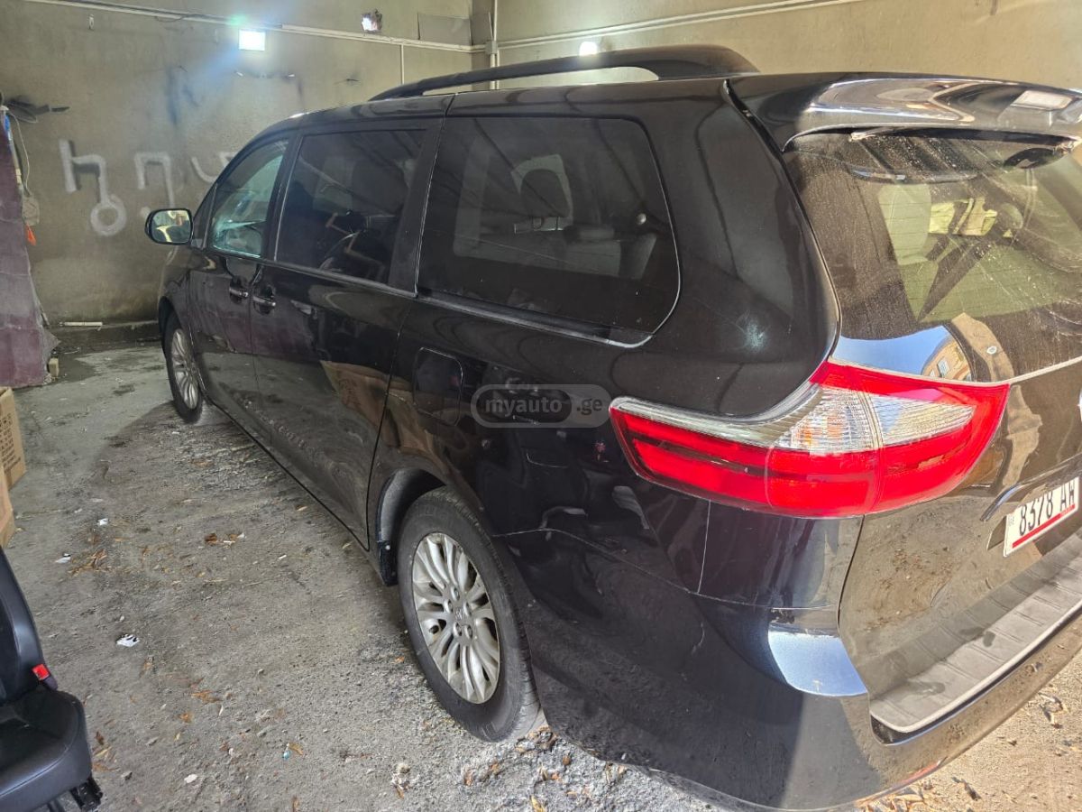 Toyota Sienna 2015 — photo 2