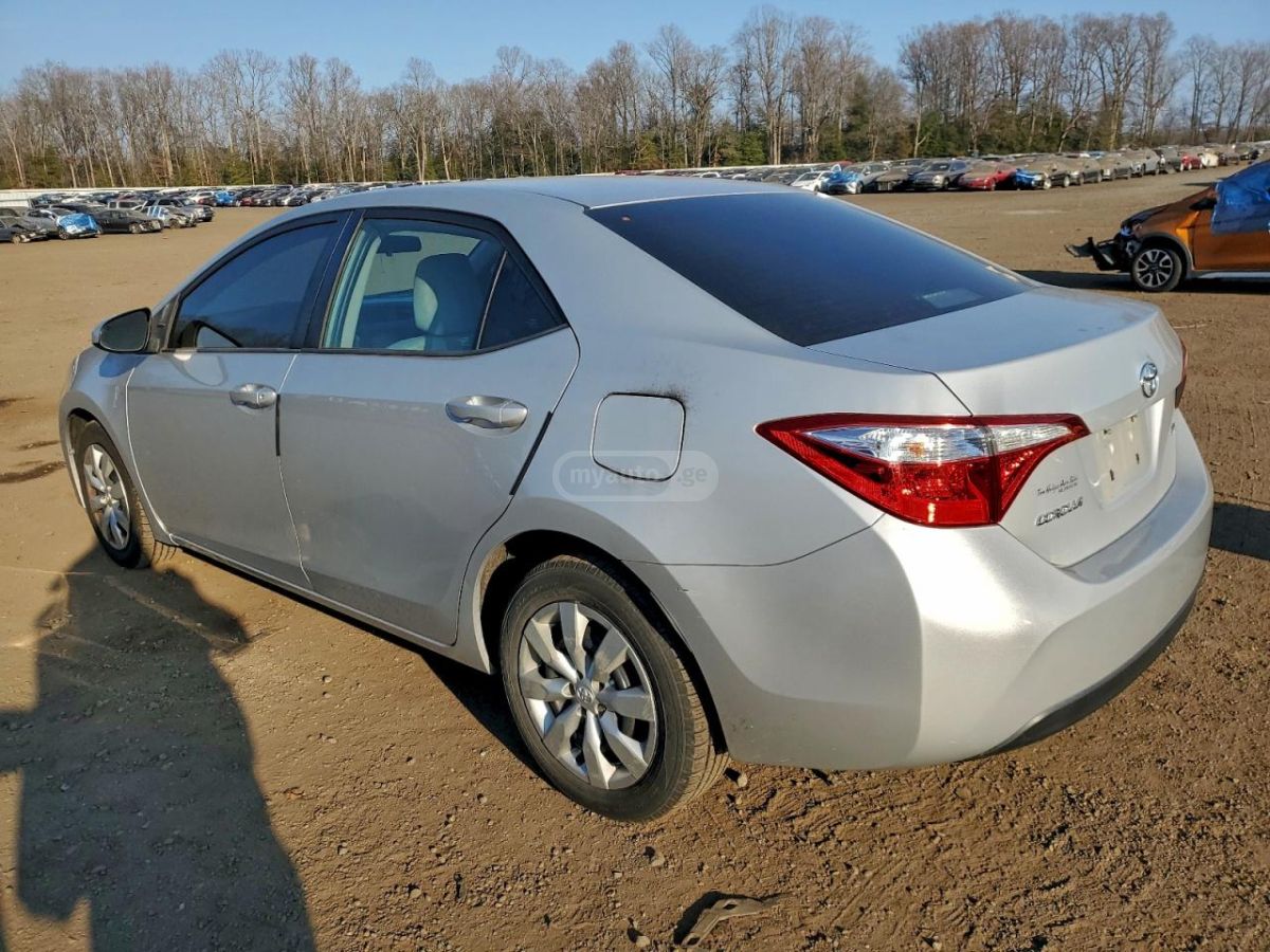 Toyota Corolla 2016 — photo 2
