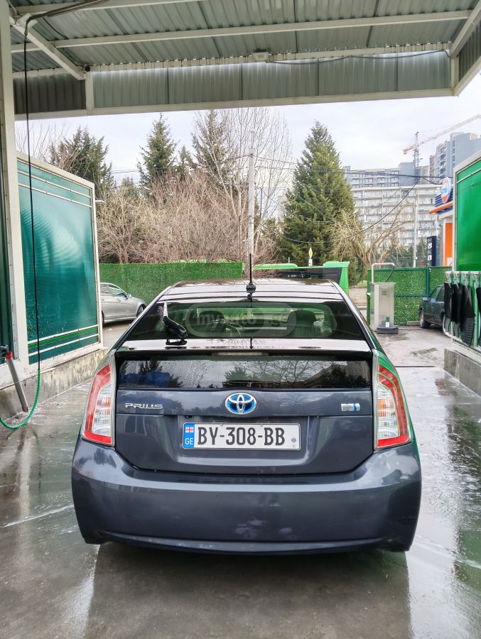Toyota Prius 2015 — photo 2