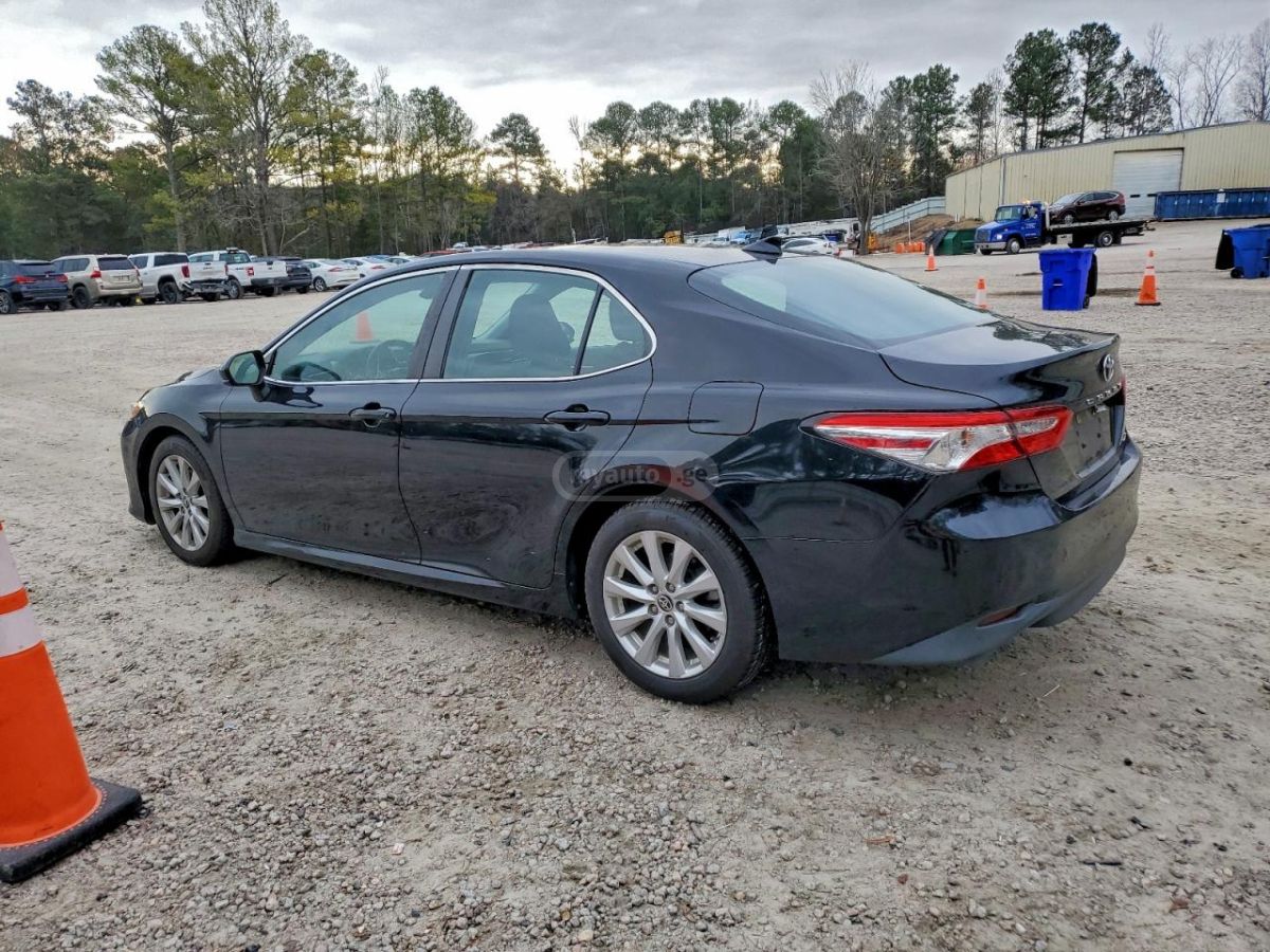 Toyota Camry 2020 — photo 2