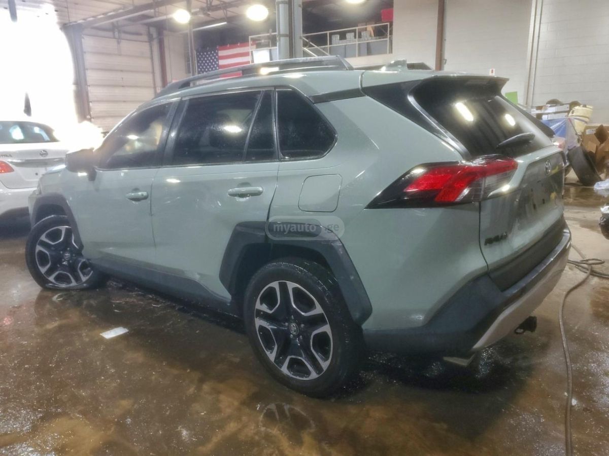 Toyota RAV 4 2019 — photo 2