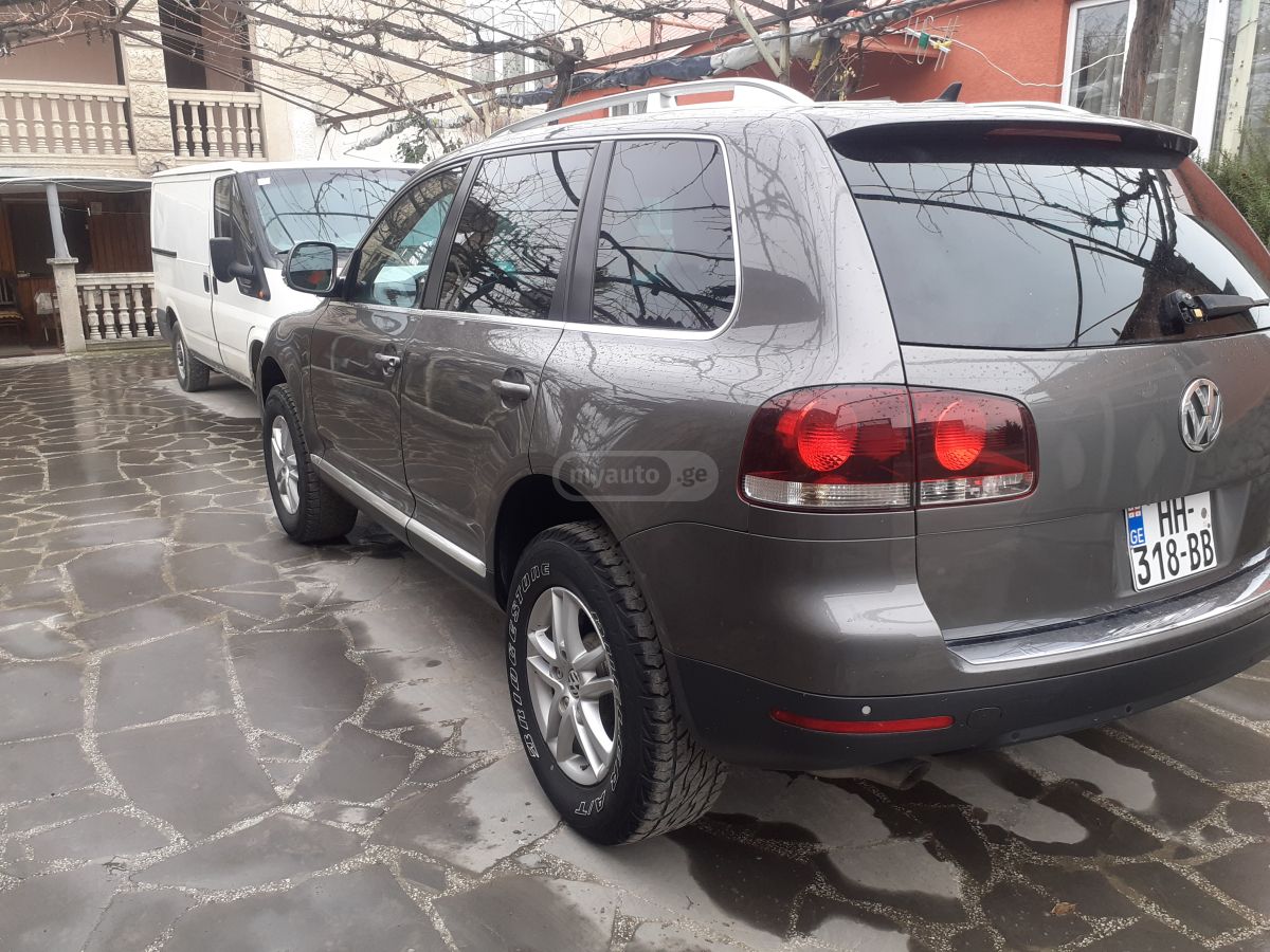 Volkswagen Touareg 2010 — photo 2