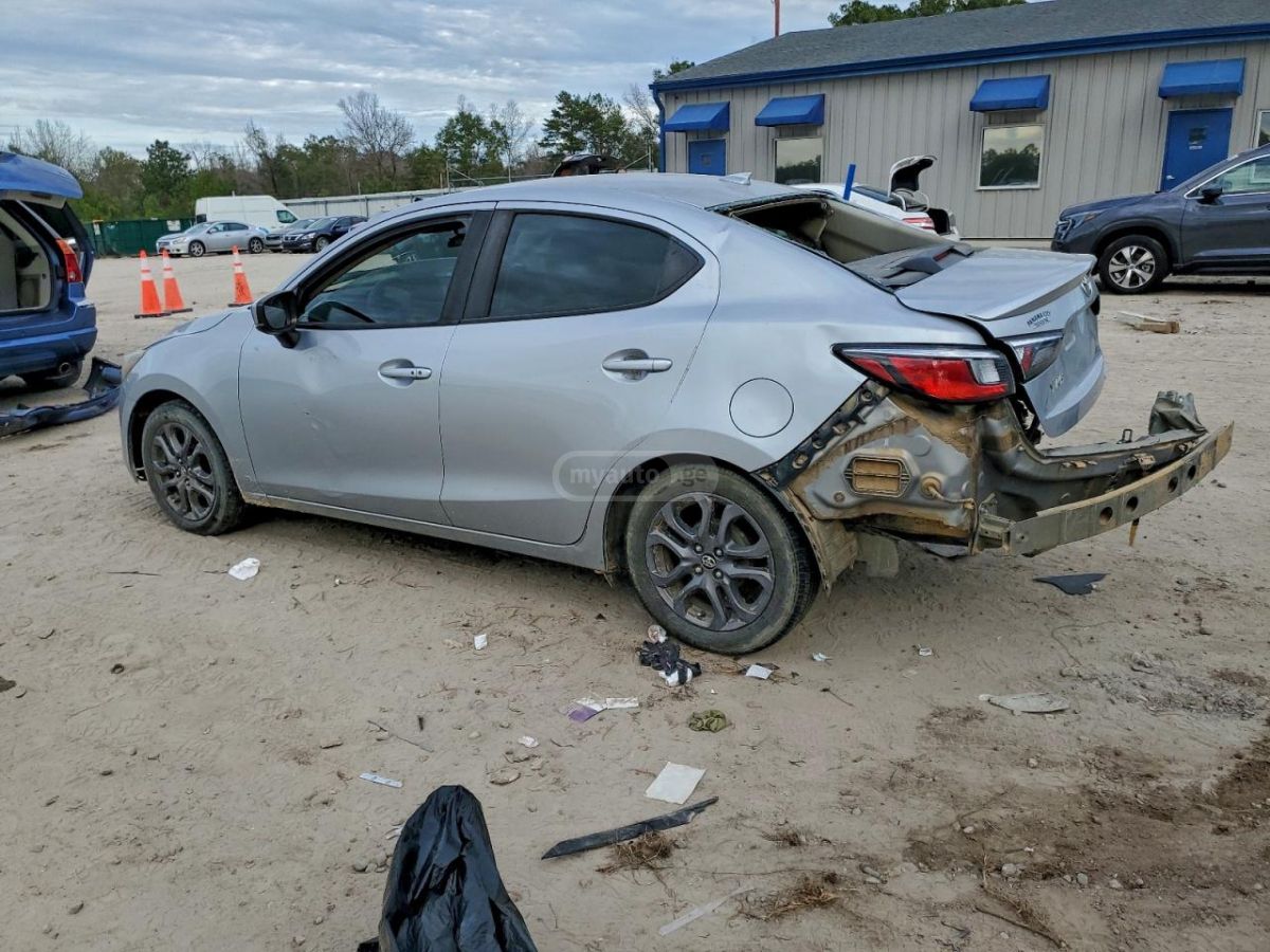 Toyota Yaris 2019 — photo 2