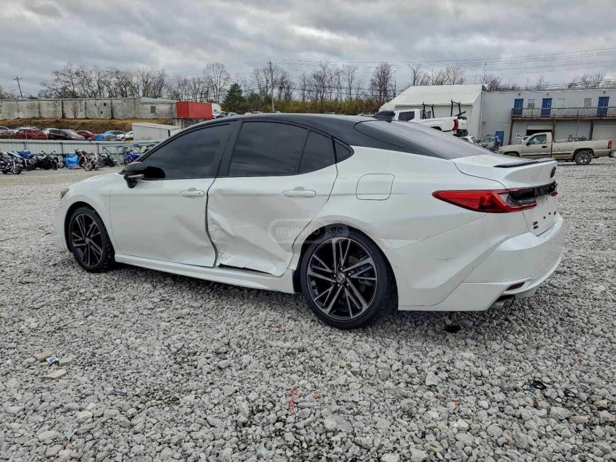 Toyota Camry 2025 — photo 2