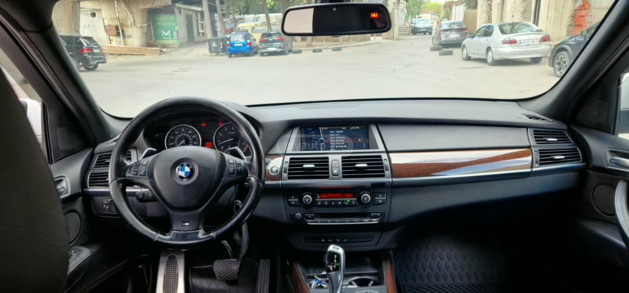 BMW X5 2011 — photo 2