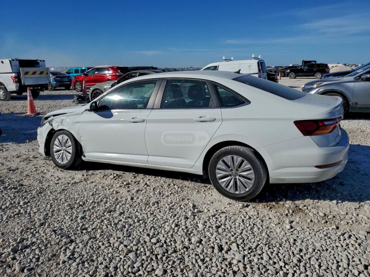 Volkswagen Jetta 2019 — photo 2