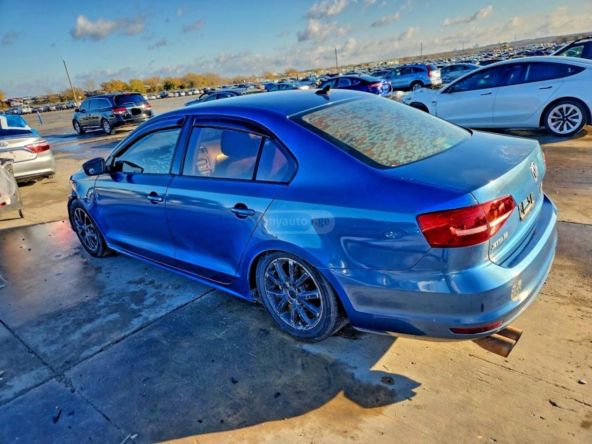 Volkswagen Jetta 2015 — photo 2