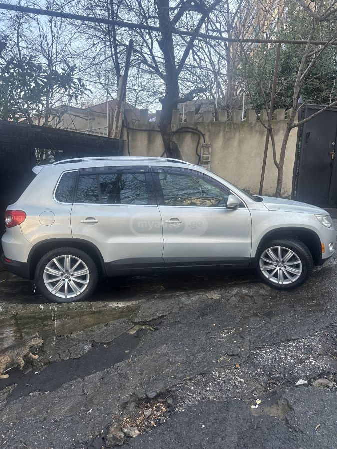 Volkswagen Tiguan 2010 — photo 2