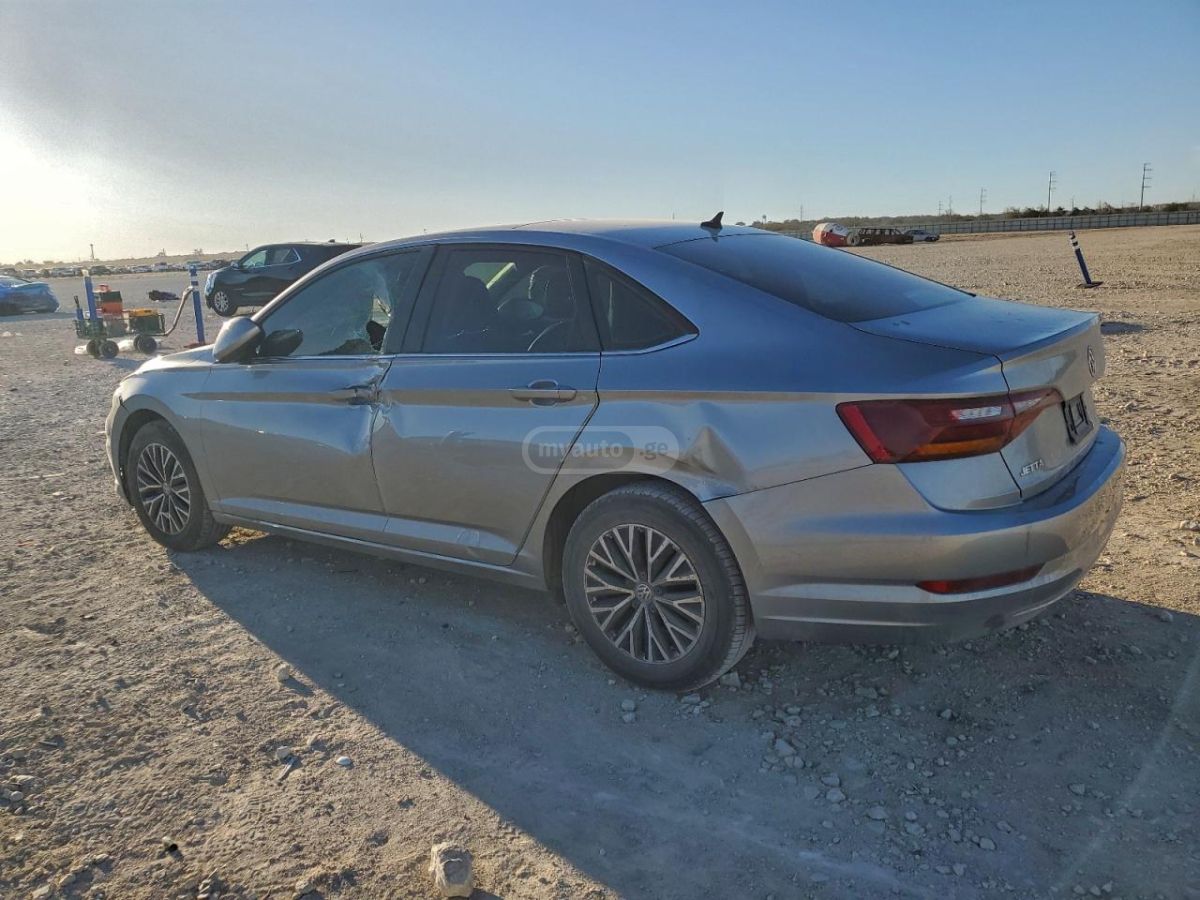 Volkswagen Jetta 2019 — photo 2