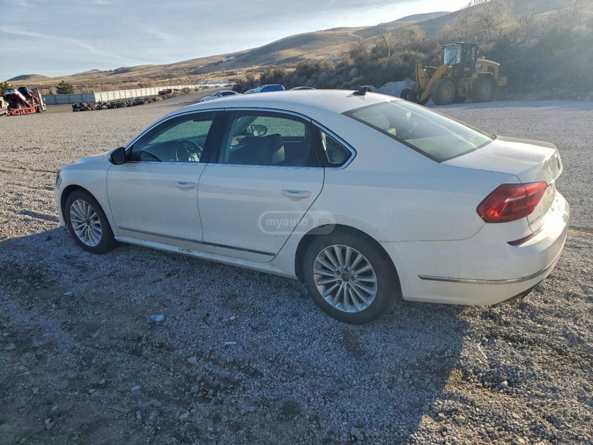 Volkswagen Passat 2016 — photo 2