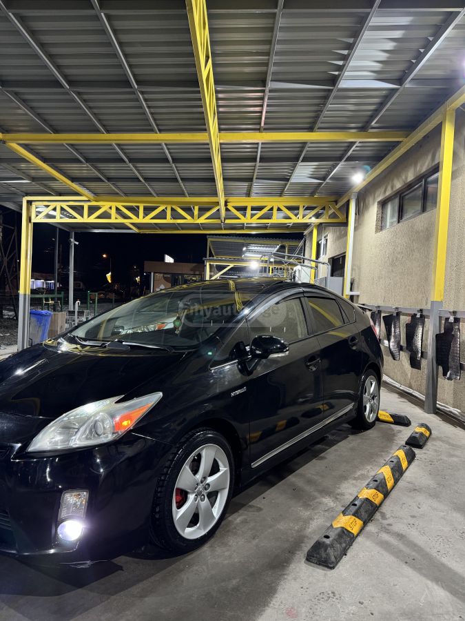 Toyota Prius 2010 — photo 2