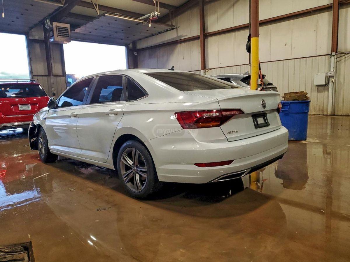 Volkswagen Jetta 2019 — photo 2