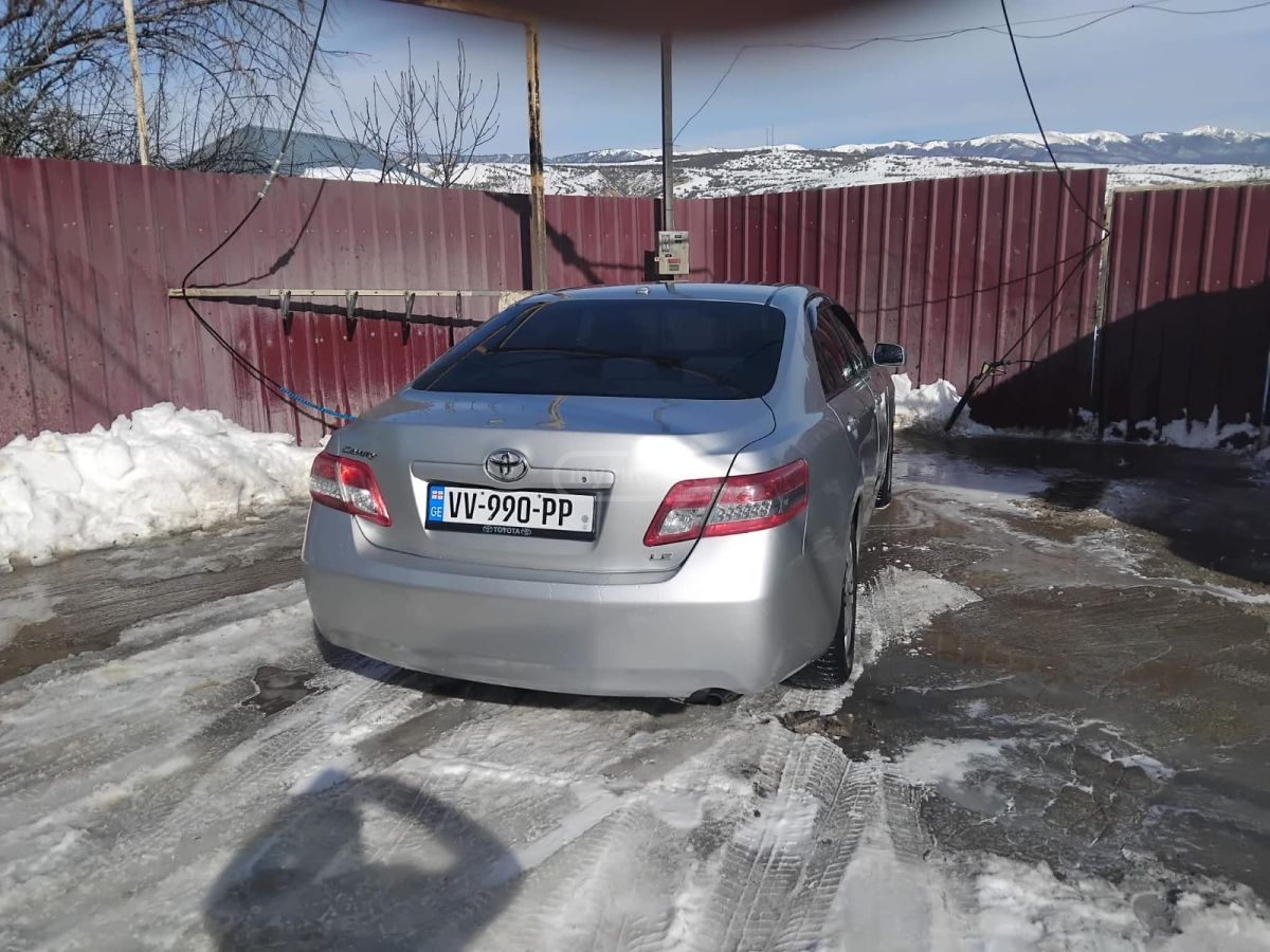 Toyota Camry 2010 — photo 2