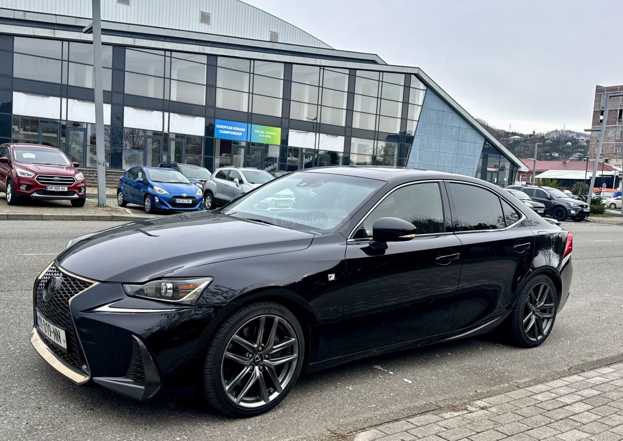 Lexus IS 300 2017 — photo 2
