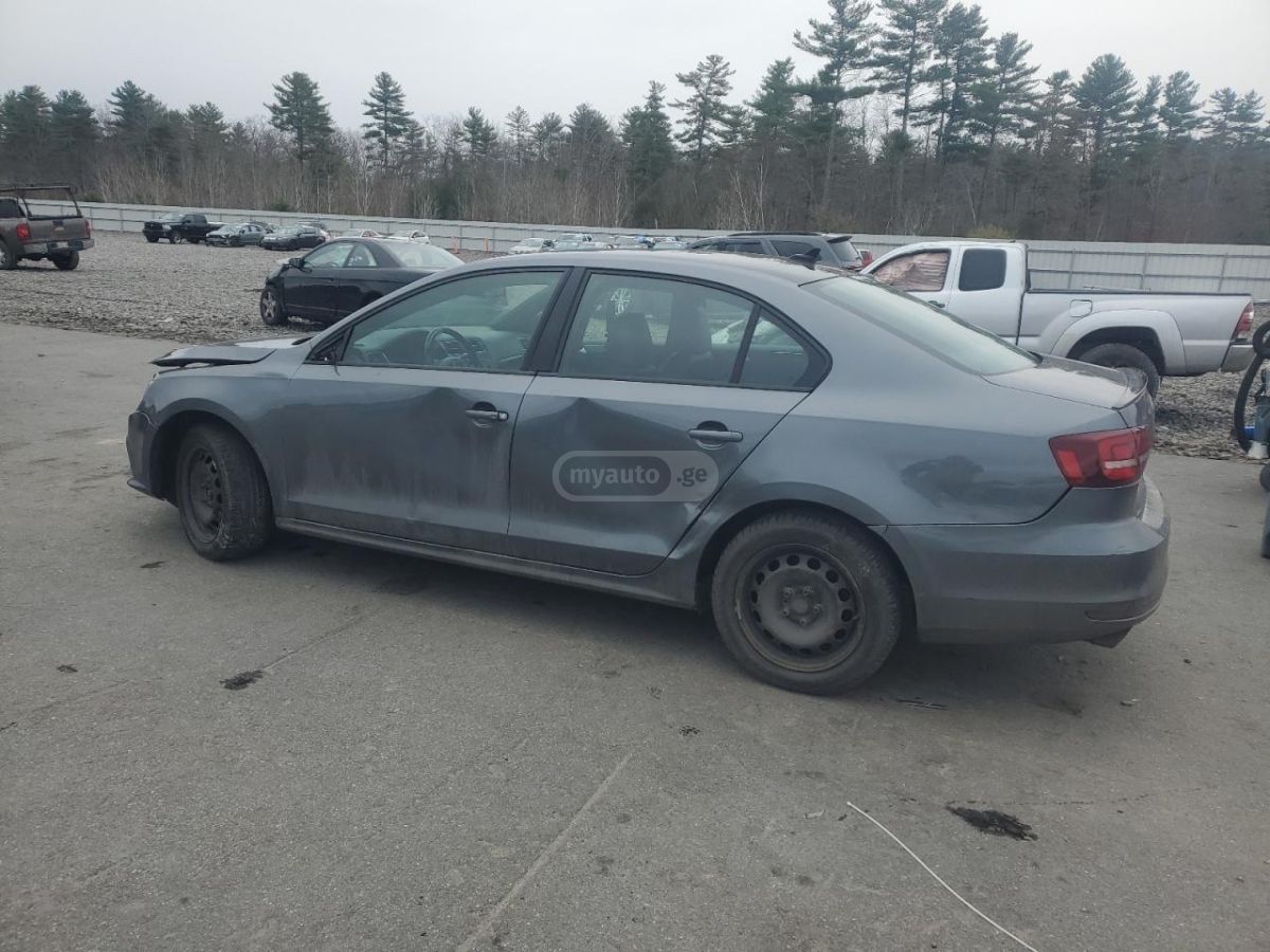 Volkswagen Jetta 2018 — photo 2
