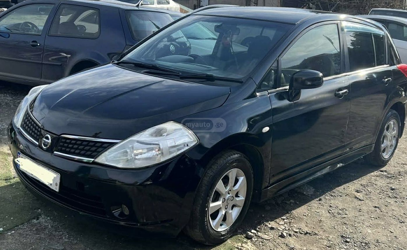 Nissan Tiida 2010 — photo 2