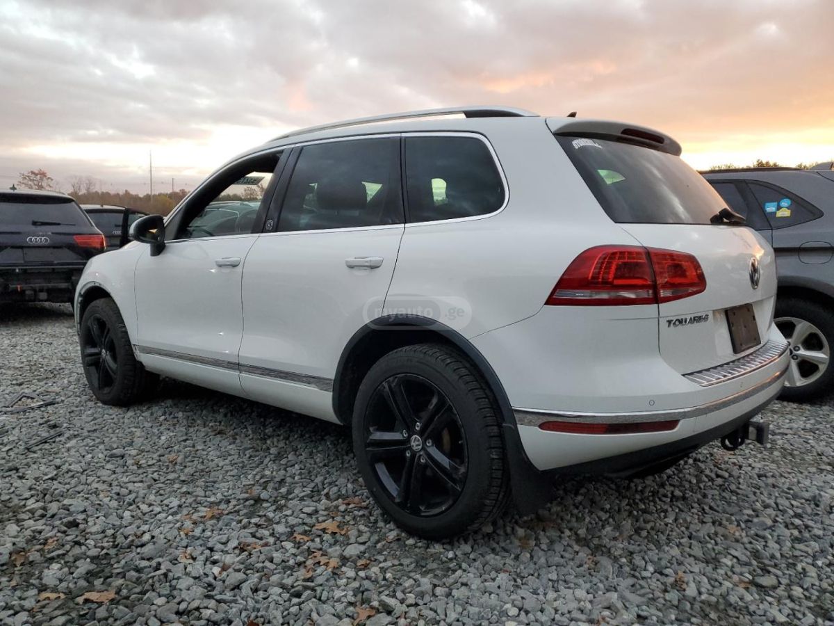 Volkswagen Touareg 2017 — photo 2