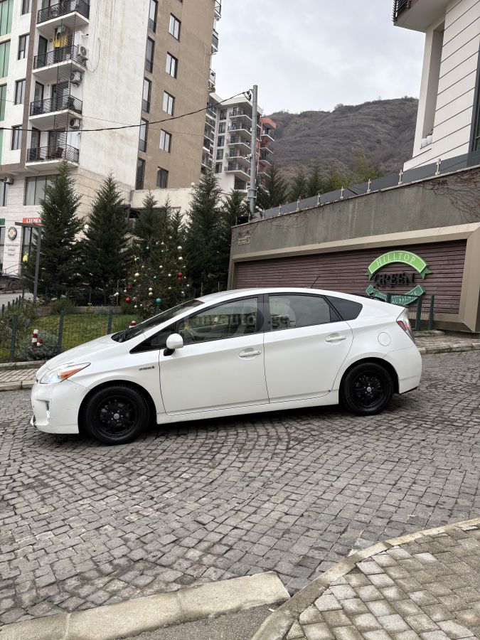 Toyota Prius 2013 — photo 2