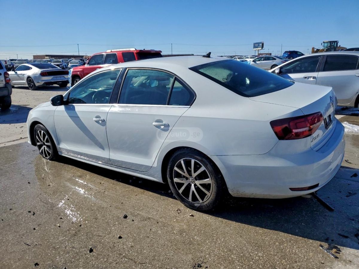 Volkswagen Jetta 2017 — photo 2