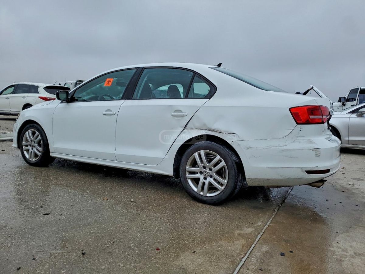 Volkswagen Jetta 2015 — photo 2