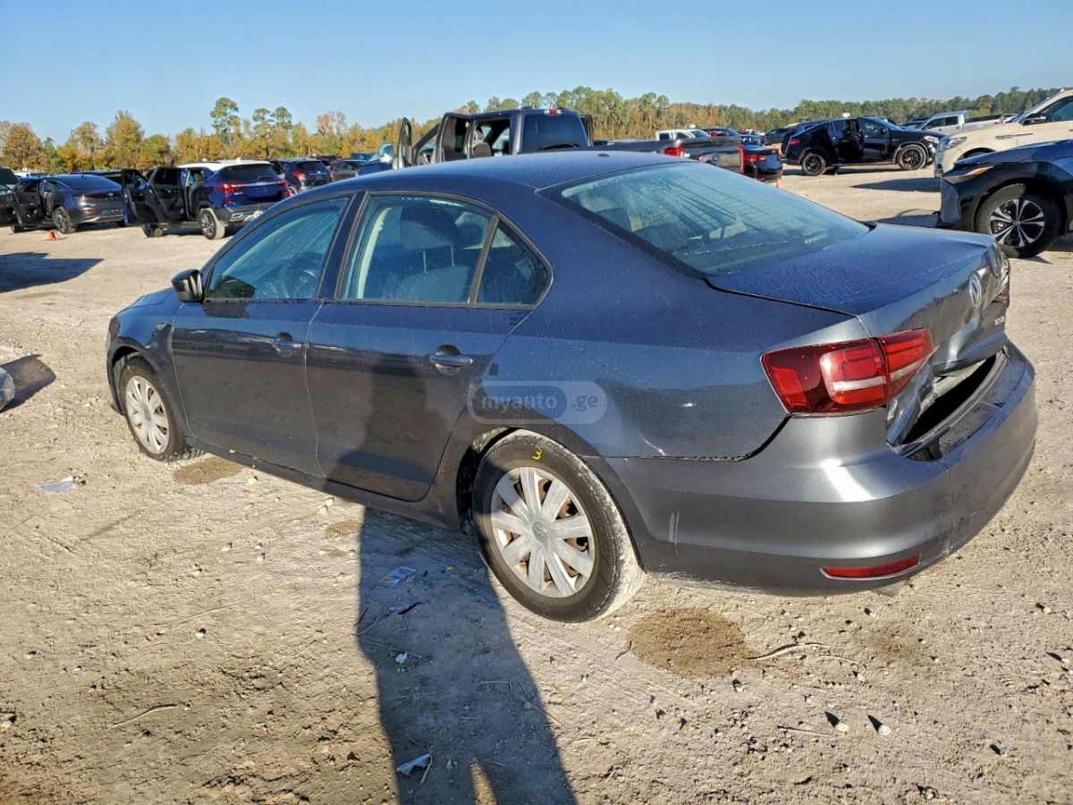Volkswagen Jetta 2016 — photo 2