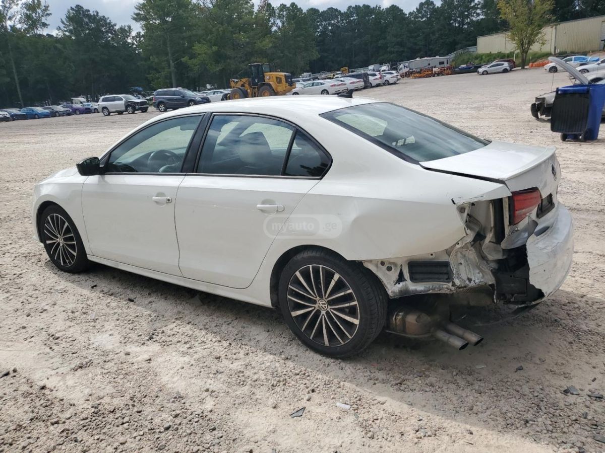 Volkswagen Jetta 2016 — photo 2