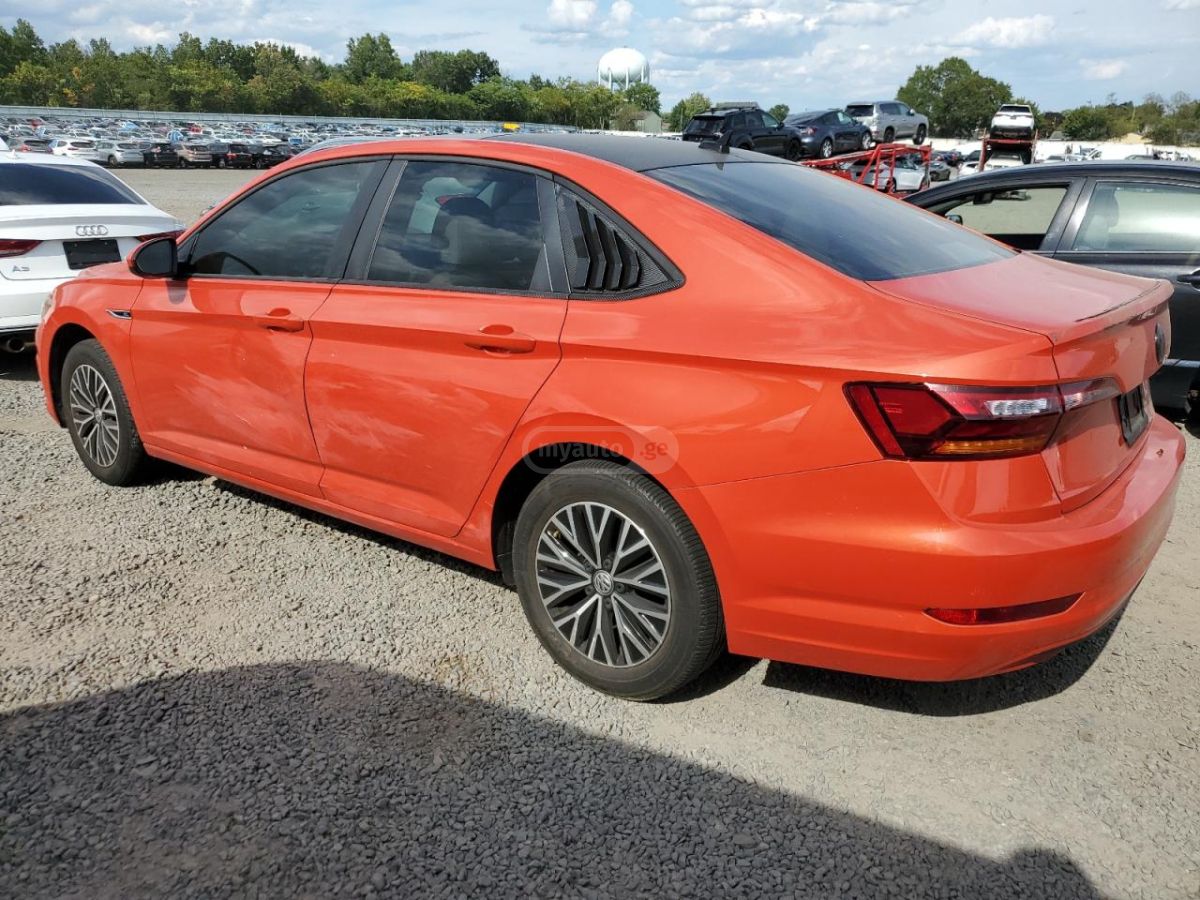 Volkswagen Jetta 2019 — photo 2