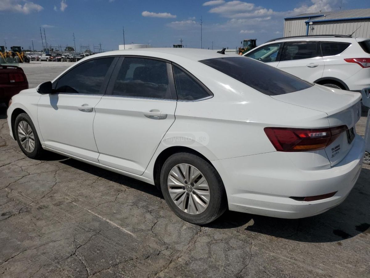 Volkswagen Jetta 2019 — photo 2