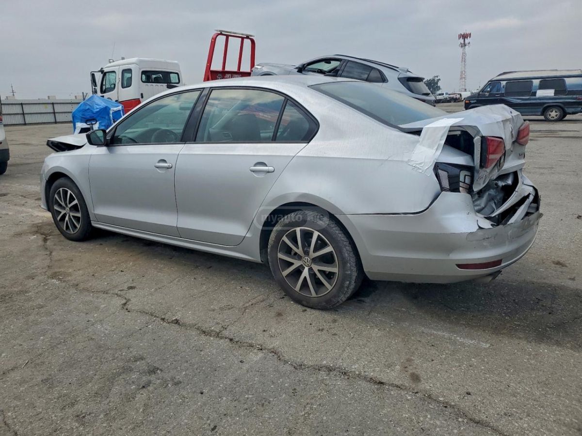 Volkswagen Jetta 2016 — photo 2