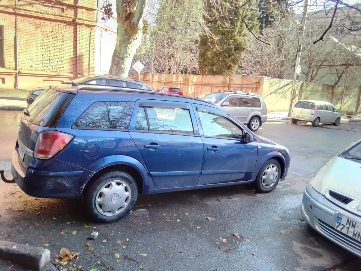 Opel Astra 2005 — photo 2