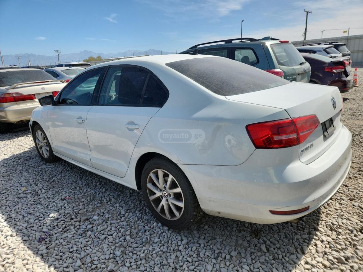 Volkswagen Jetta 2015 — photo 2