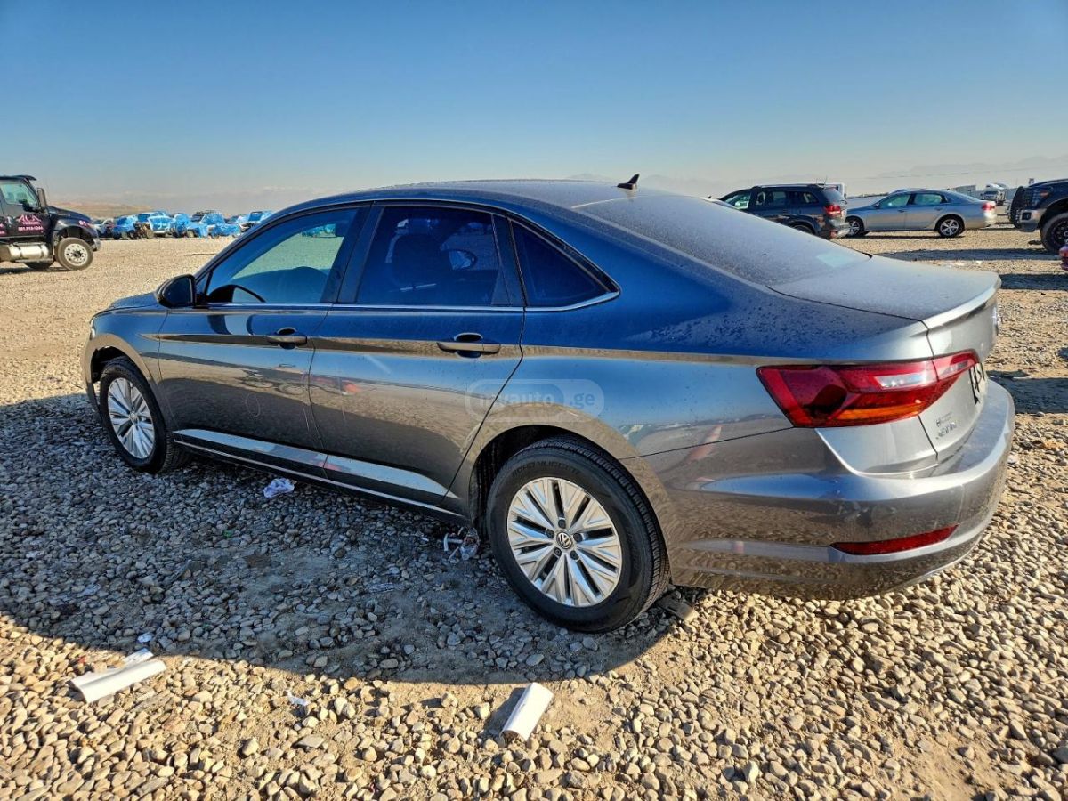 Volkswagen Jetta 2019 — photo 2