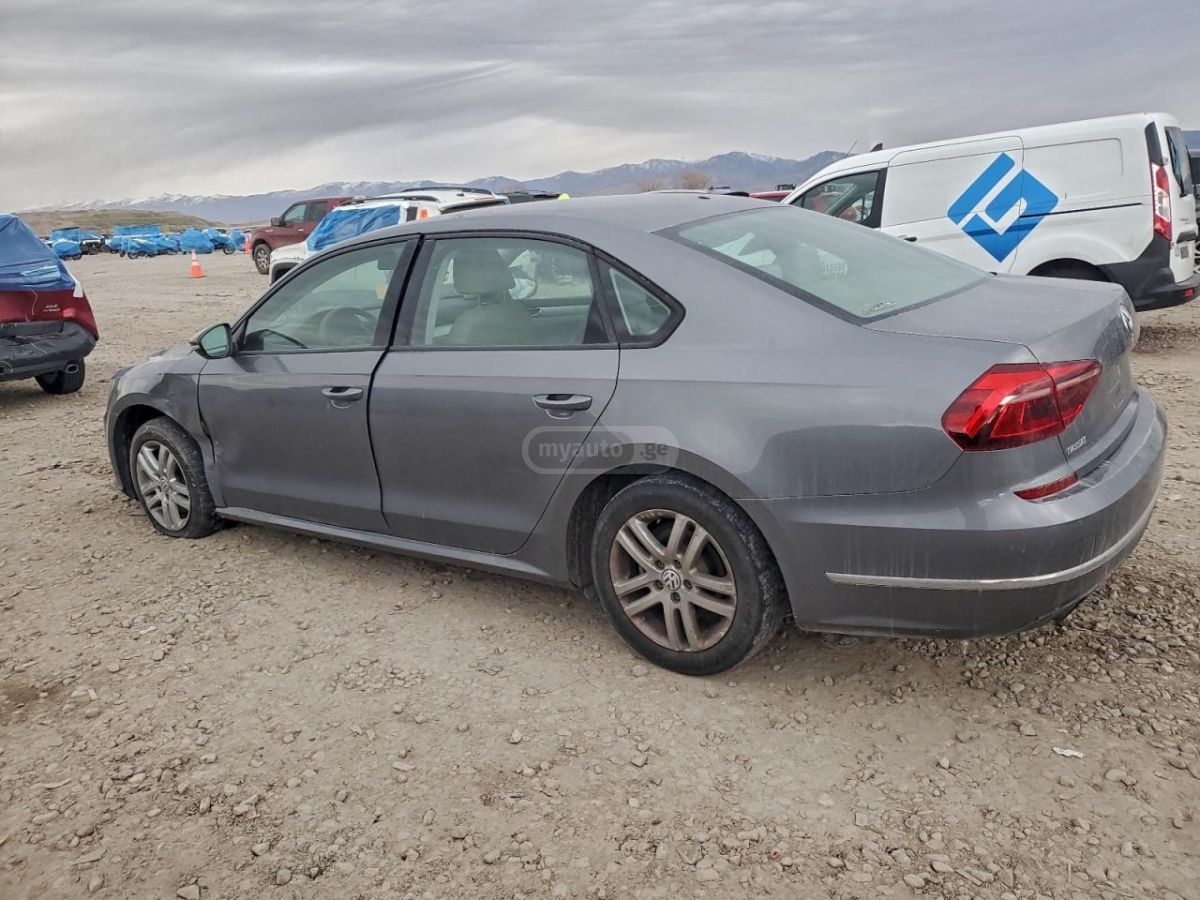 Volkswagen Passat 2018 — photo 2