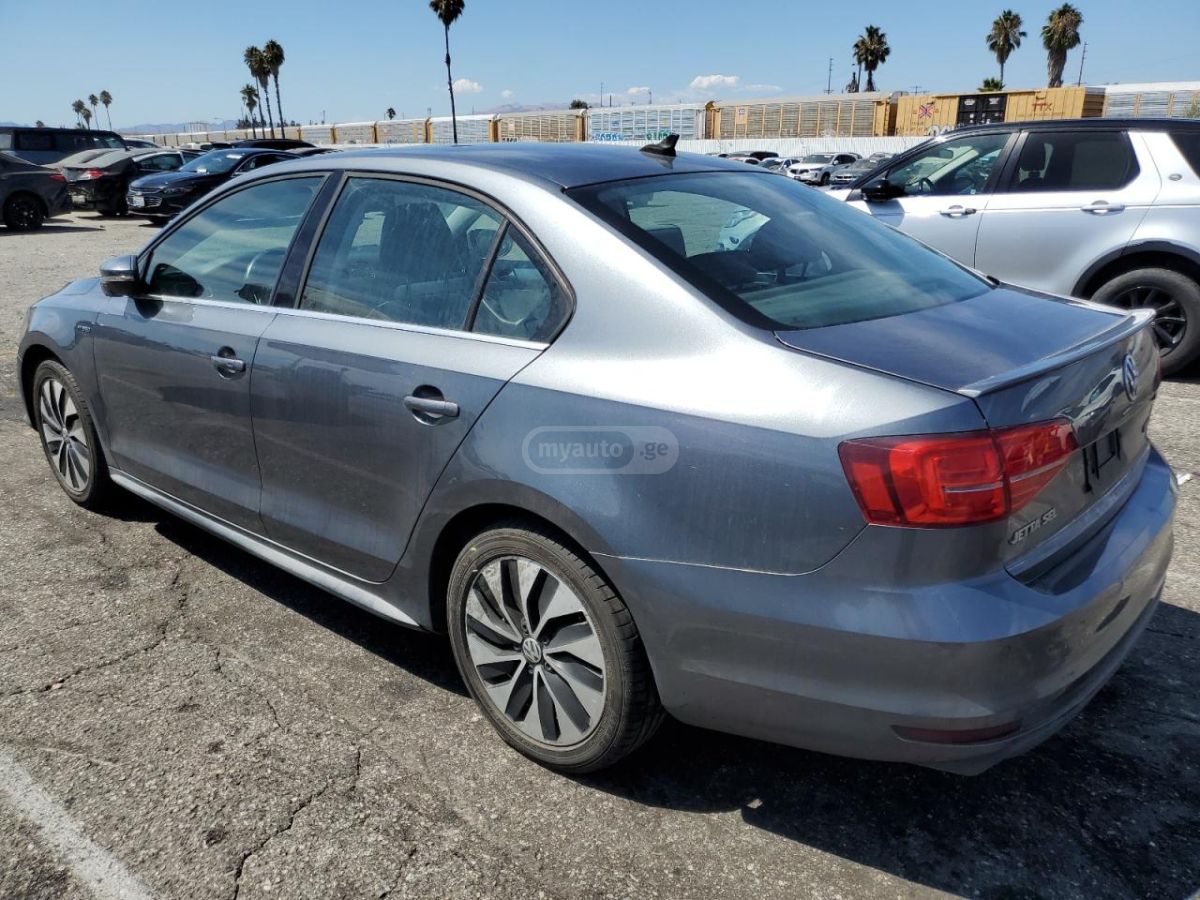 Volkswagen Jetta 2016 — photo 2