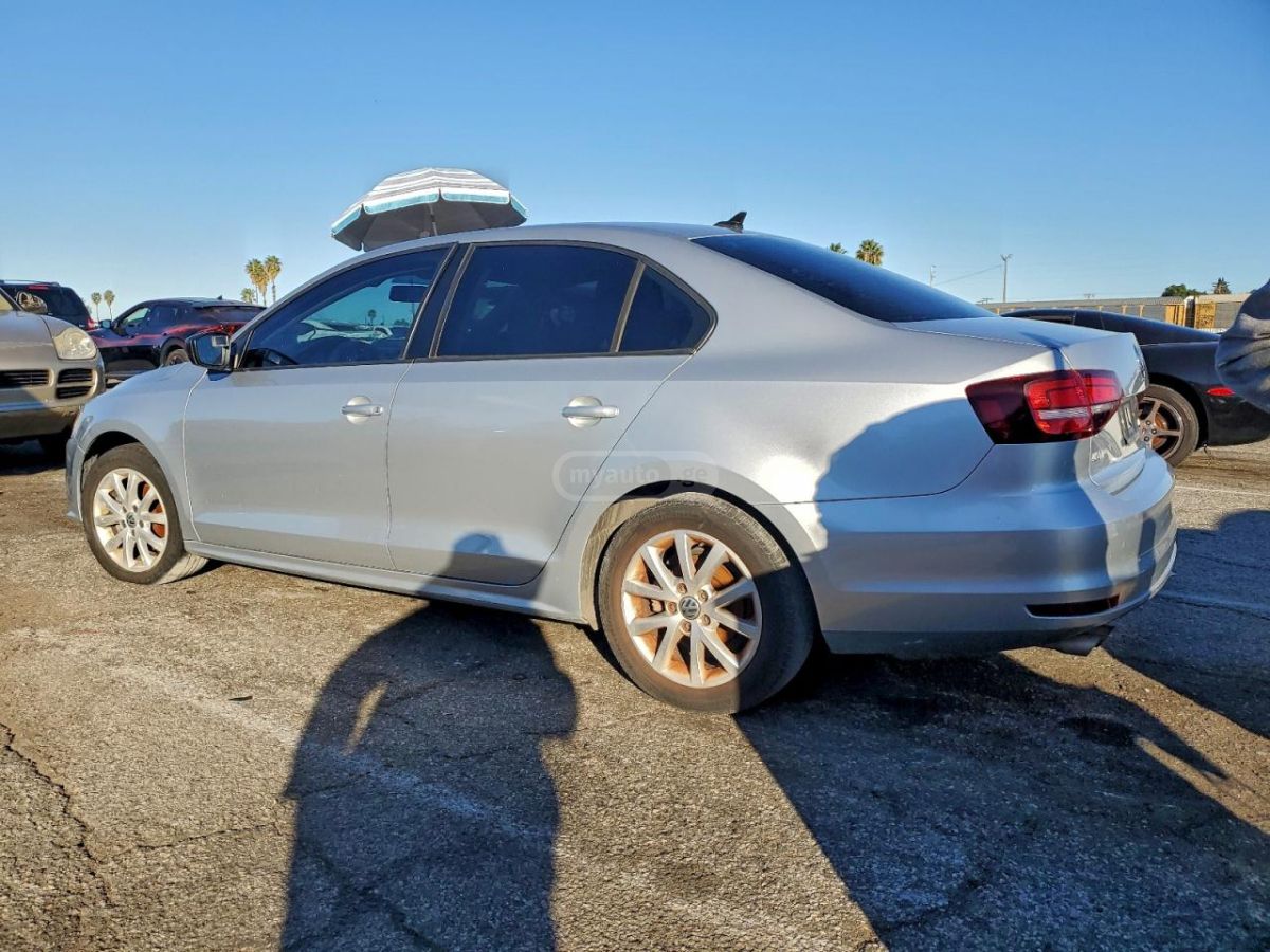 Volkswagen Jetta 2016 — photo 2