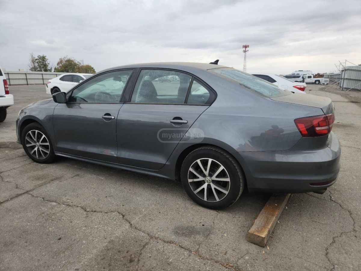 Volkswagen Jetta 2016 — photo 2