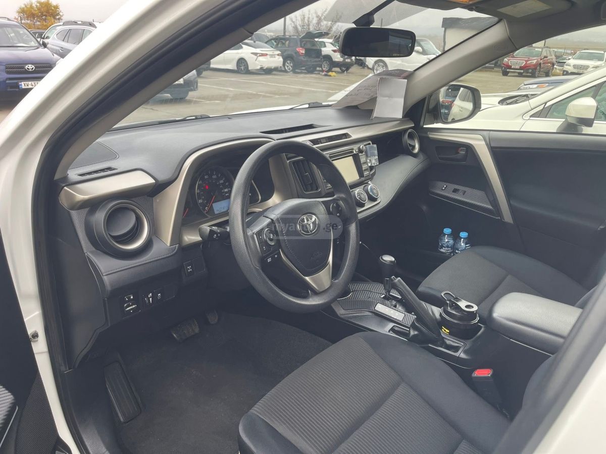 Toyota RAV4 2015 — photo 2