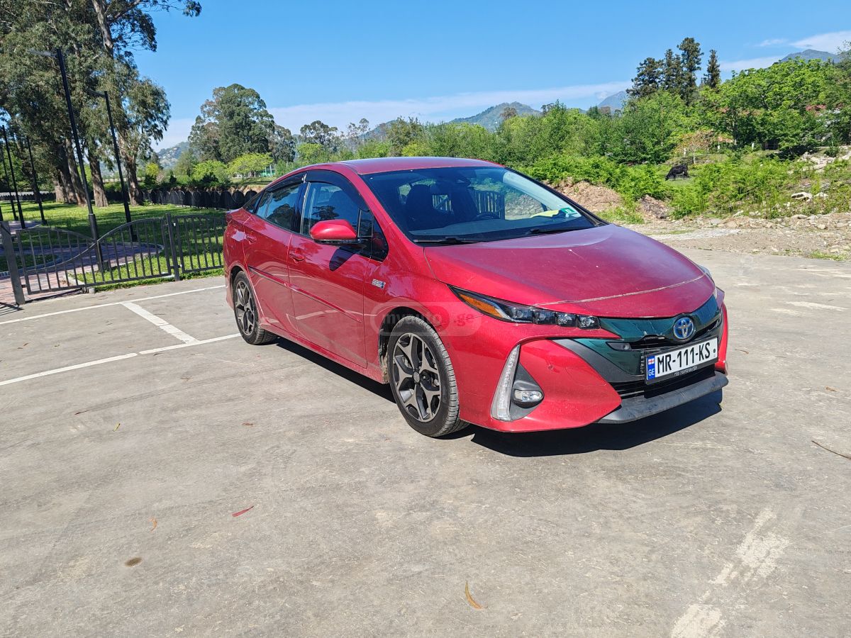 Toyota Prius 2017 — photo 2