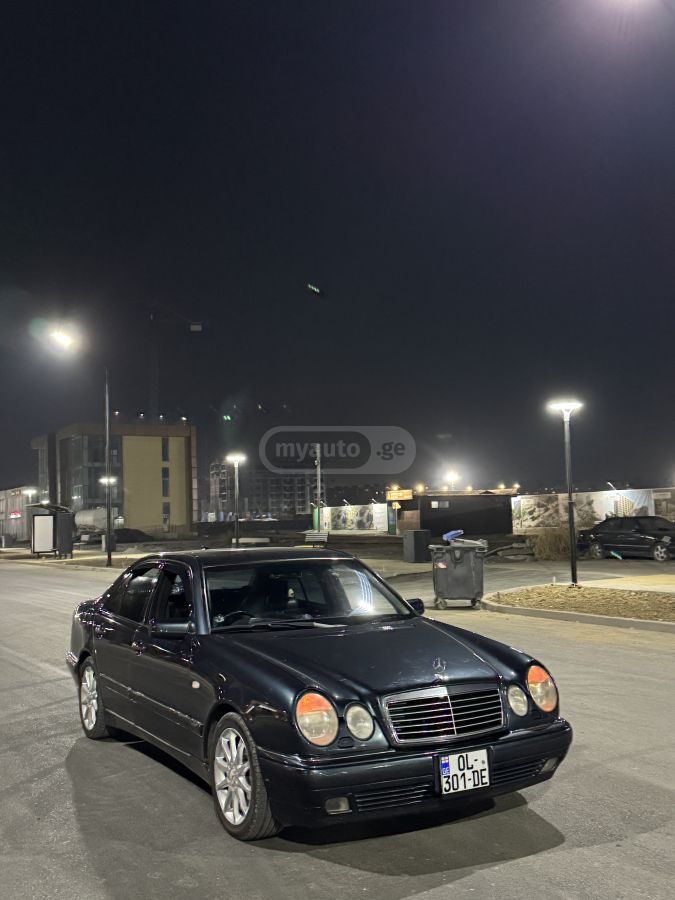 Mercedes-Benz E 320